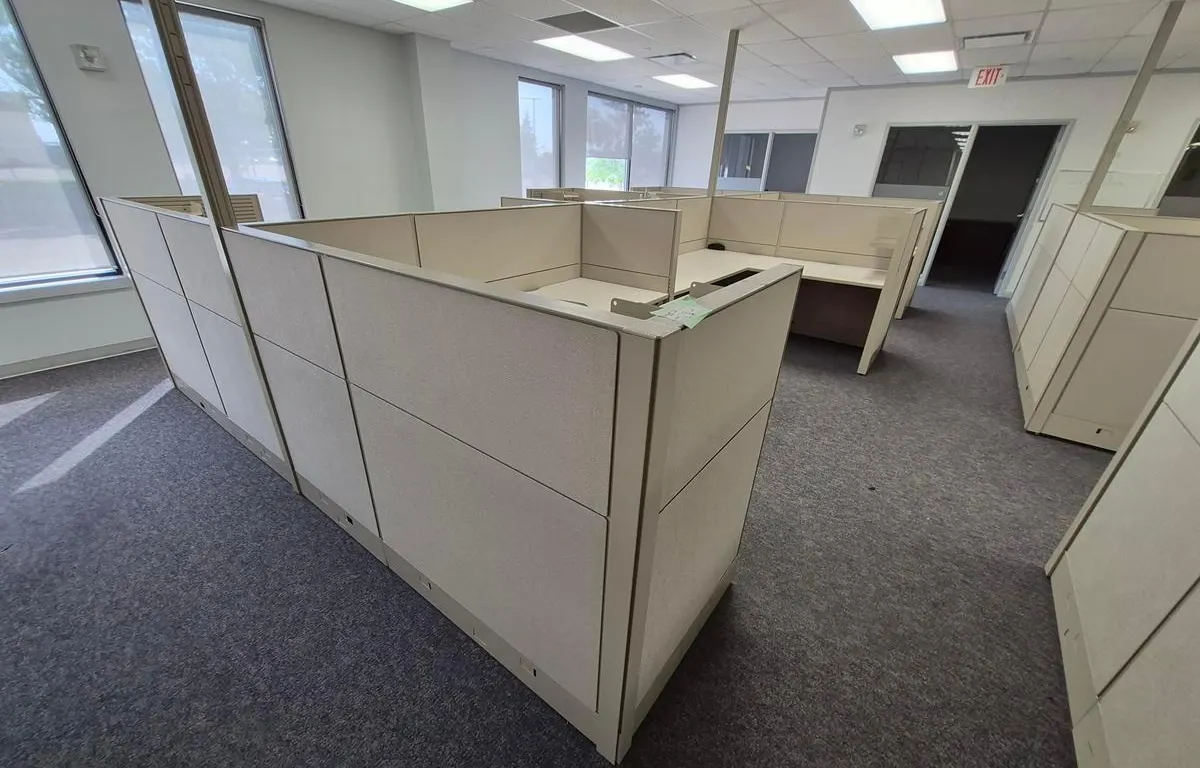 (6) Office Cubicle Workstations (153" x 263")
UNRESERVED