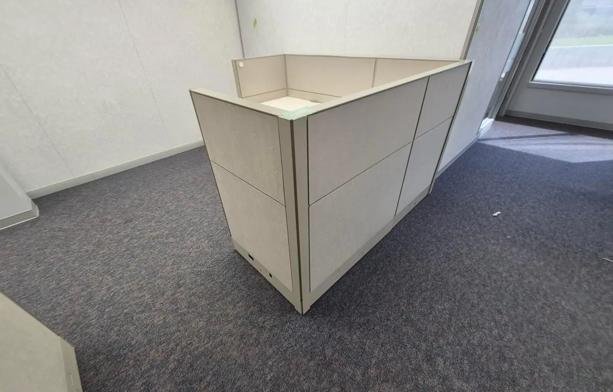 Office Cubicle Workstation (90" x 78")
UNRESERVED