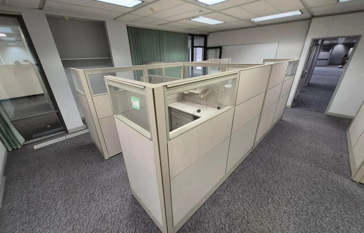 (4) Office Cubicle Workstations (153" x 176")
UNRESERVED