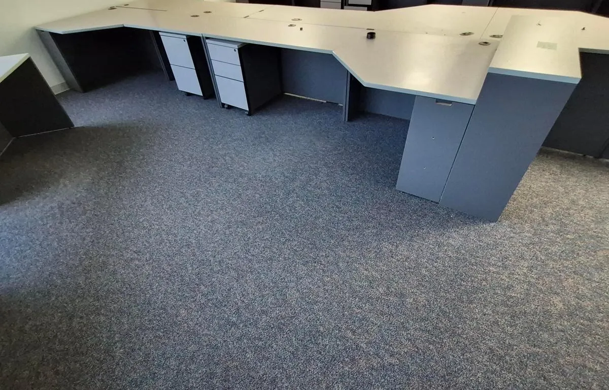 (2) Office Workstation Desks (90"x42" & 96"x42")
UNRESERVED