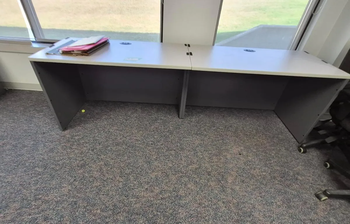 (2) Office Desk with Pedestal (8' Each)
UNRESERVED