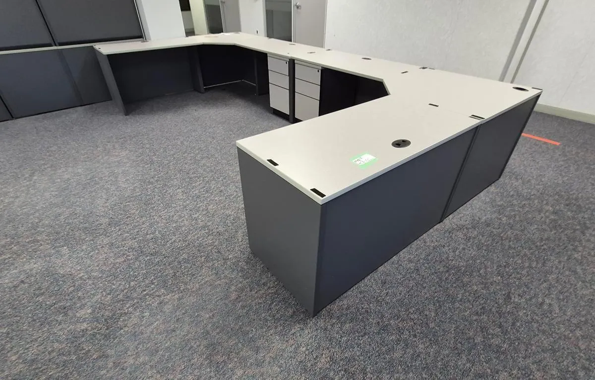 (2) Office Workstations (7' x 7' Each)
UNRESERVED