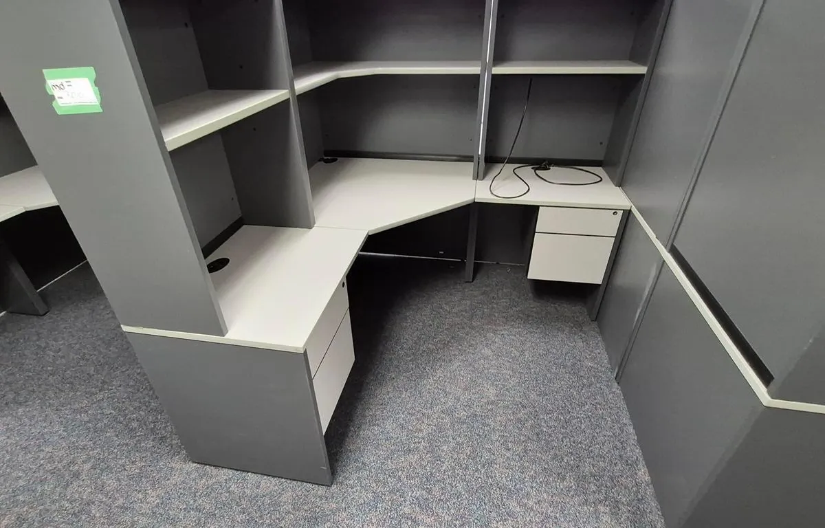 Corner Office Workstation (73" x 73")
UNRESERVED
