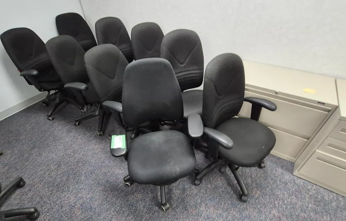(8) Office Chairs
UNRESERVED