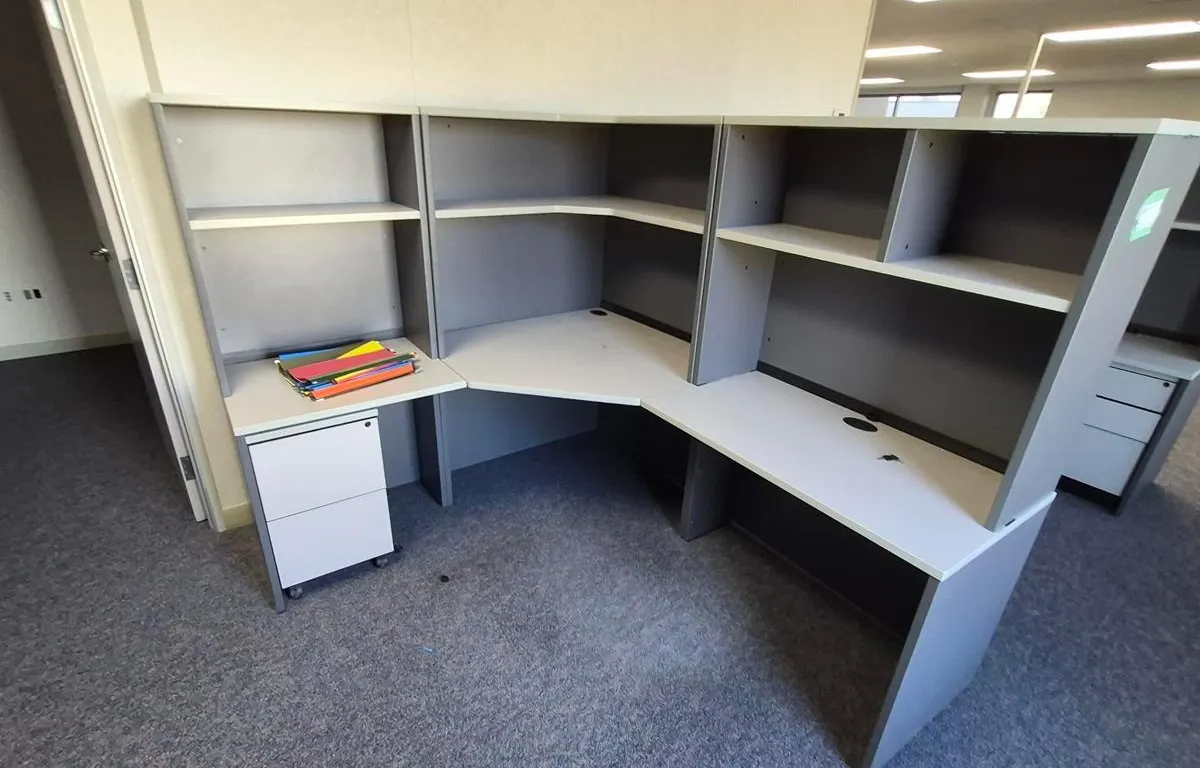 Corner Office Workstation (91" x 84")
UNRESERVED