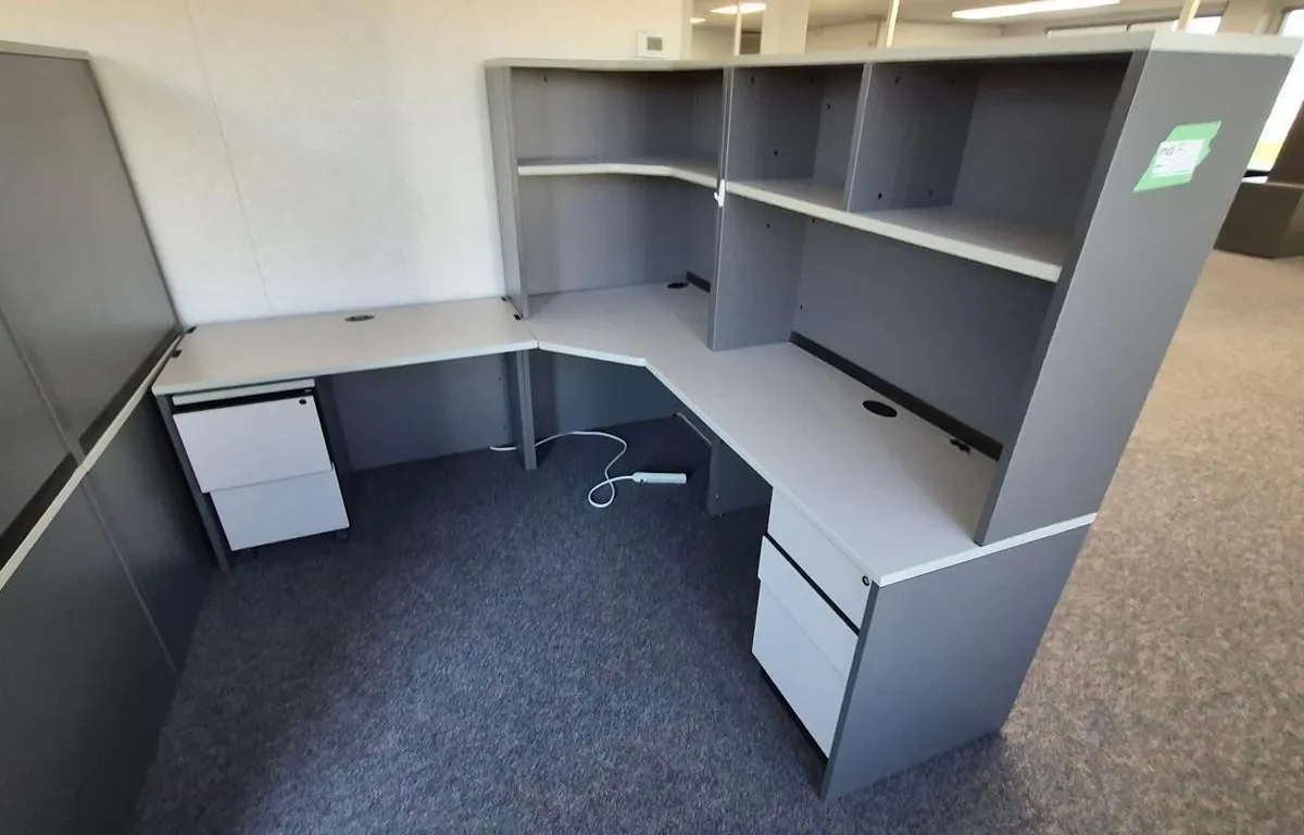 Corner Office Workstation (84" x 84")
UNRESERVED