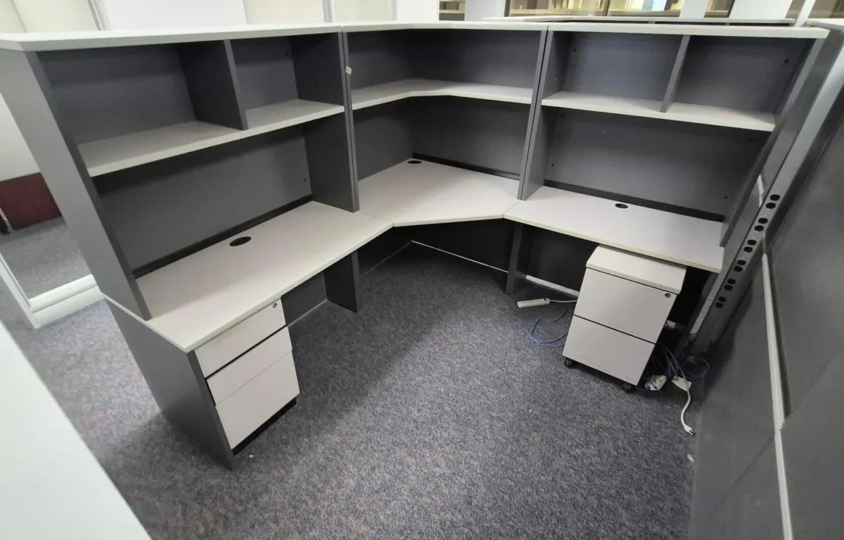 Corner Office Workstation (90" x 84")
UNRESERVED