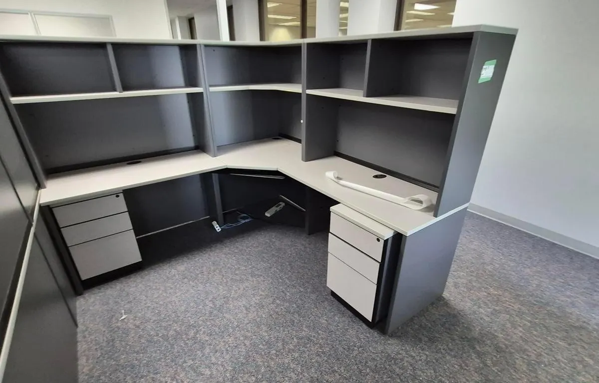 Corner Office Workstation (84" x 84")
UNRESERVED