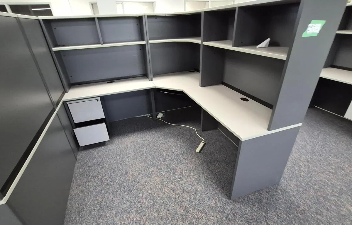 Corner Office Workstation (84" x 84")
UNRESERVED