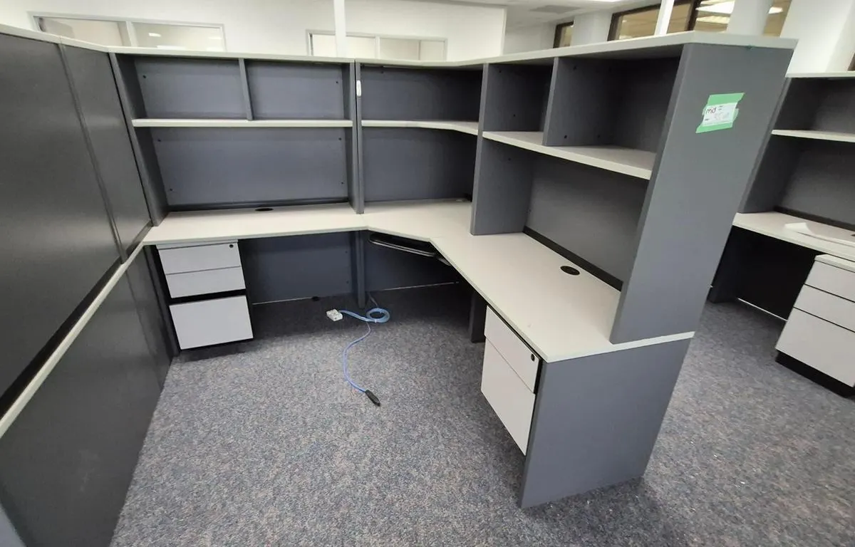 Corner Office Workstation (84" x 84")
UNRESERVED