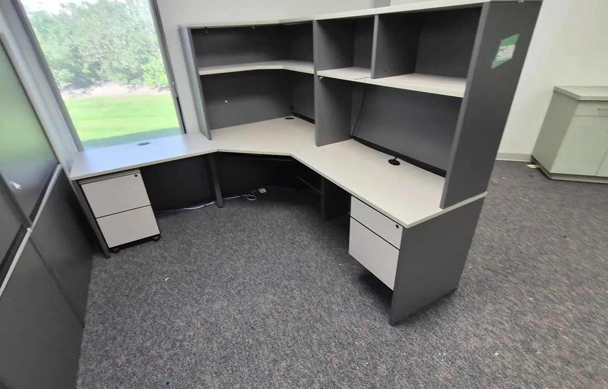 Corner Office Workstation (90" x 84")
UNRESERVED