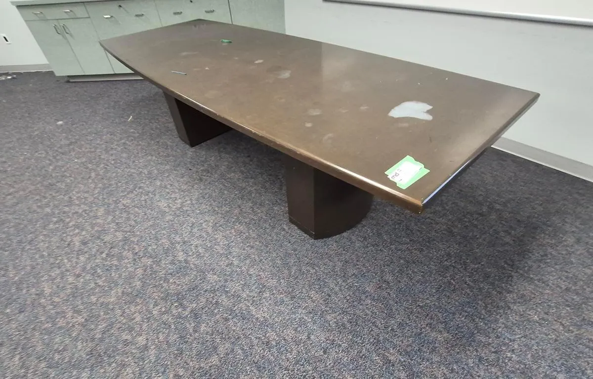 Dark Wood Conference Table (108" x 42")
UNRESERVED