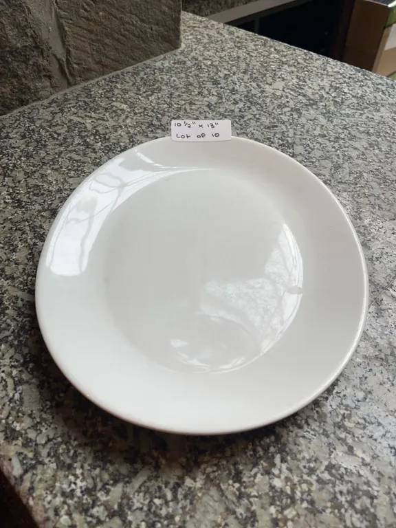 Lot of 10 - Oval White Dining Plates 10.5" x 13"