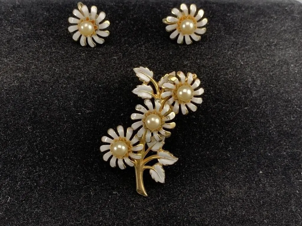 Floral Cora Brooch w Clip On Earrings