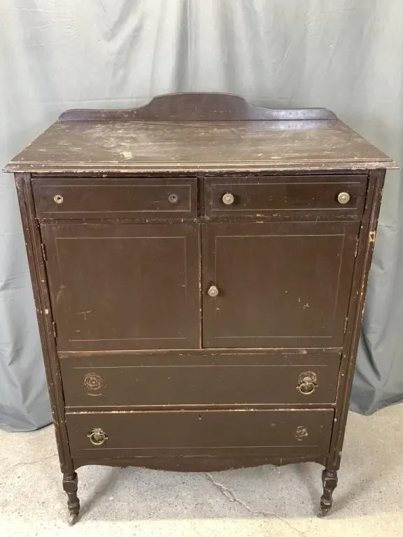 Stand Up Gentlemen's Dresser