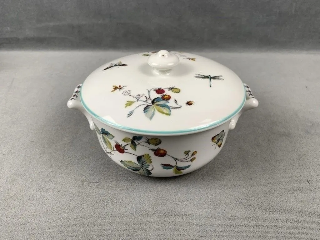 Royal Worcester Porcelian Pot w Lid