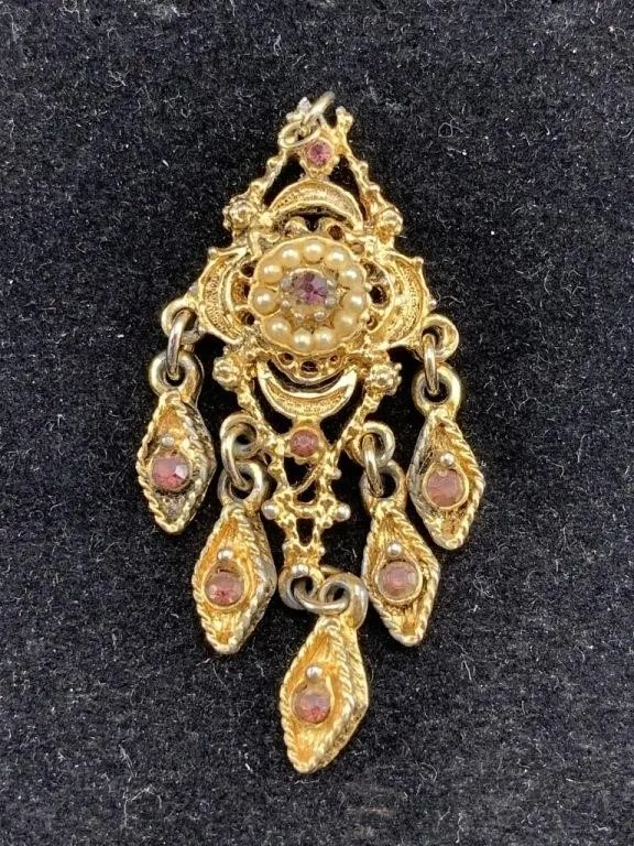 Gold Tone Rhinestone Pendent