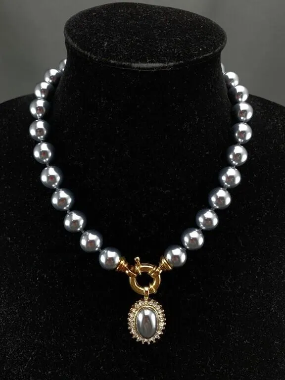 Blue Beaded Necklace w Oval Pendant