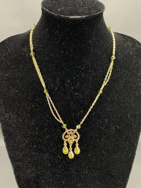 Green Rhinestone Pendent Necklace