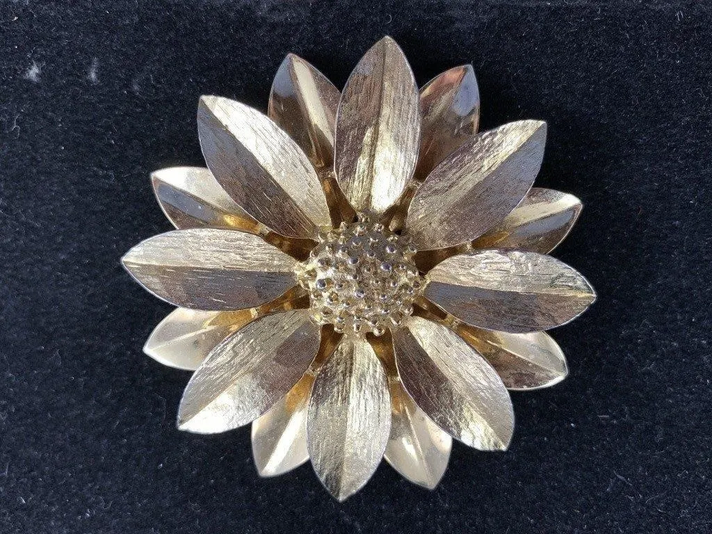 Sarah Coventry Flower Brooch