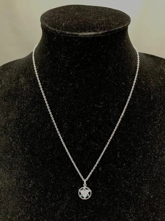 Trillium Flower Pendent Necklace