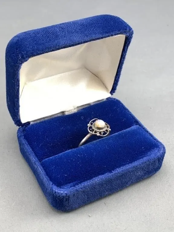 Silver Toned Flower Ring