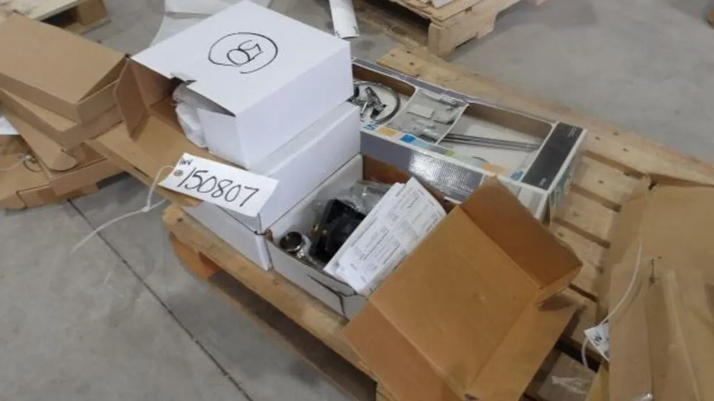 UNUSED Qty Of Shower Heads & Bathroom Accessories