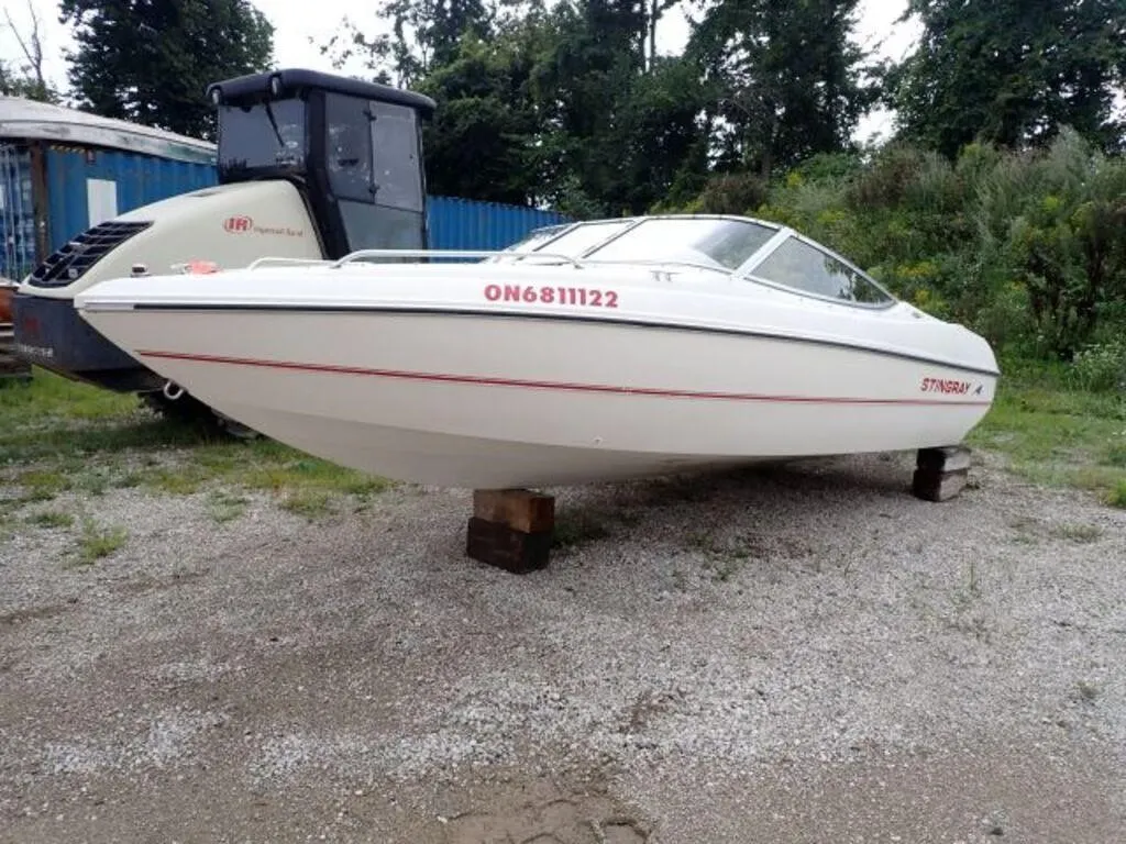 2001 Stingray 180LS 18 Ft Bowrider USPNYUSHL31001