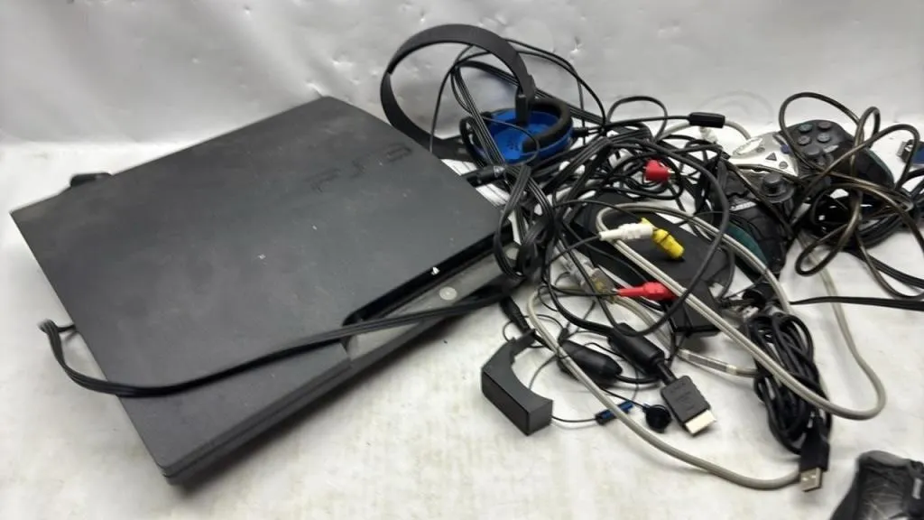 Sony PlayStation 3 PS3 console & cables