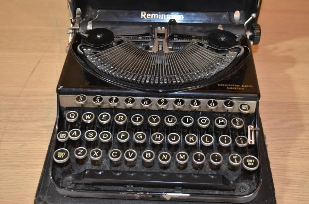Vintage black Remington Portable Model 3 or Model