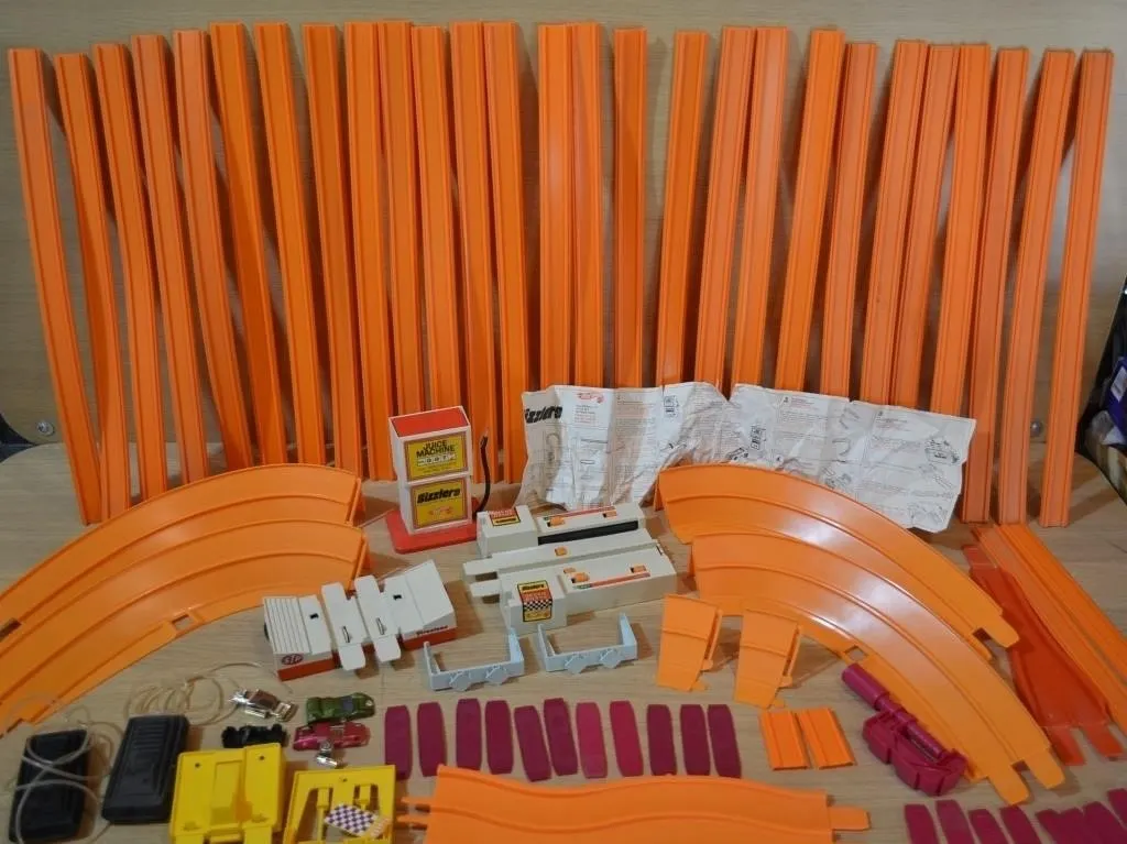 Rare 1970 Mattel Hot Wheels Sizzlers track and