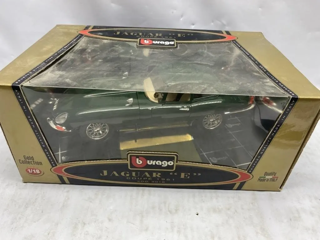Bburago Gold Collection 1961 Jaguar E-Type Coupe
