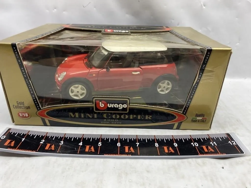 Bburago Gold Collection Mini Cooper 2000 1/18