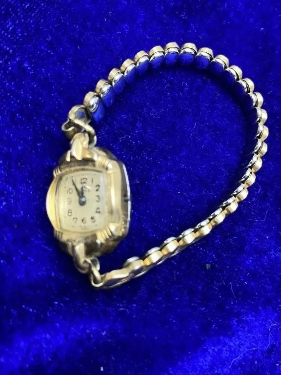 Vintage Ladies Gold-Tone Bracelet Wristwatch,