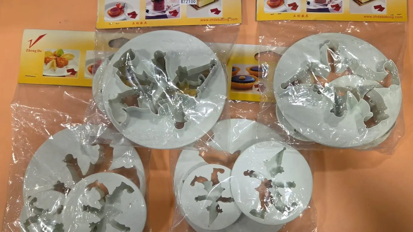 (3 pc) 4 pk Clown Cookie Cutters