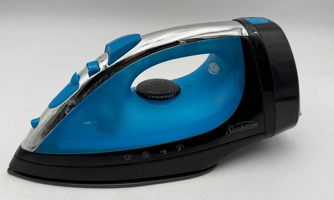 Sunbeam Retractable Cord Steam Iron 1400W