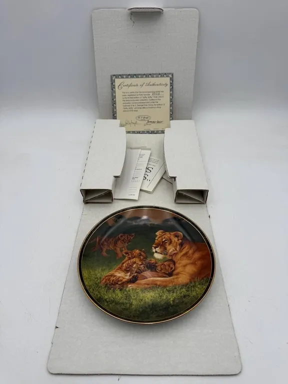 Bradford Exchange �Loving Bond� Tiger Plate