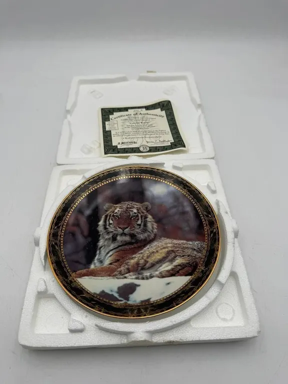 Bradford Exchange Snowy Monarch Plate