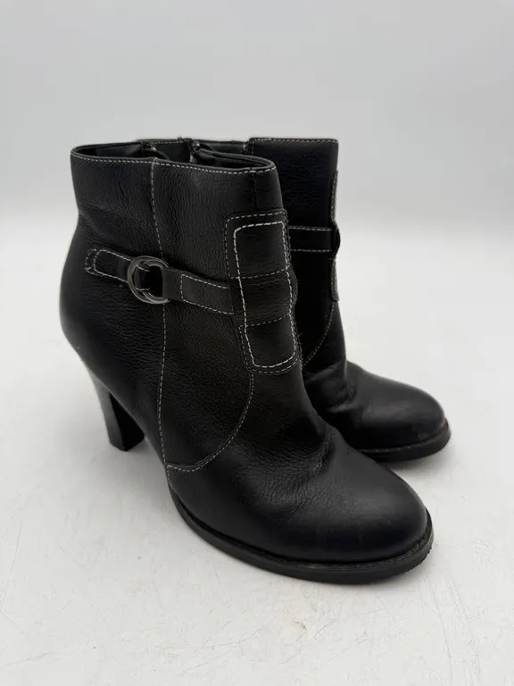 Bare Traps Exceed Women�s Leather Ankle Boots