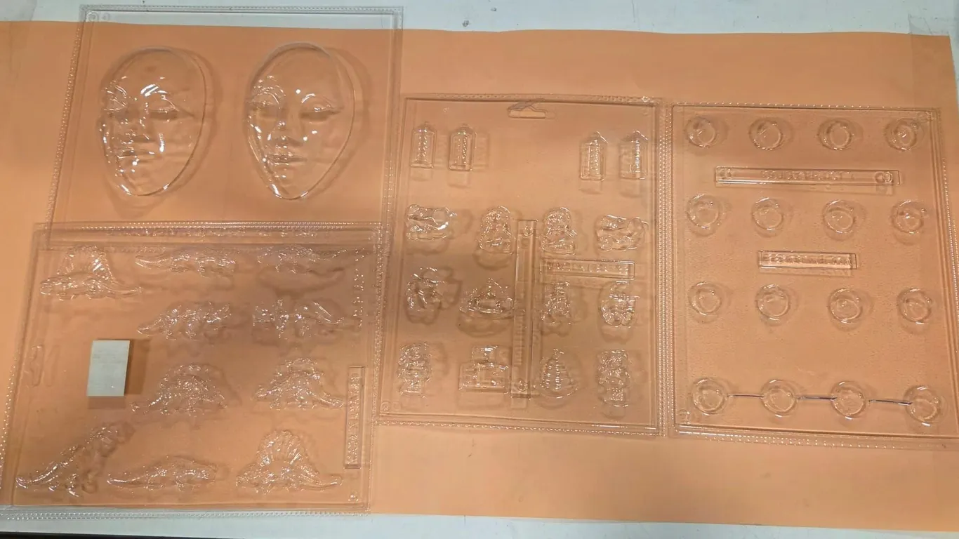 4 pk Plastic Molds, Assorted Styles