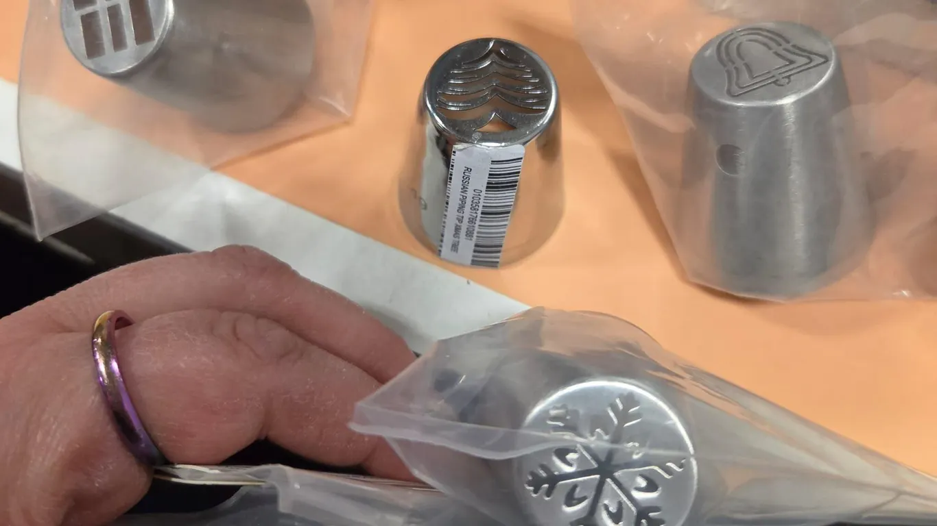 5 pc Christmas Themed Piping Tips