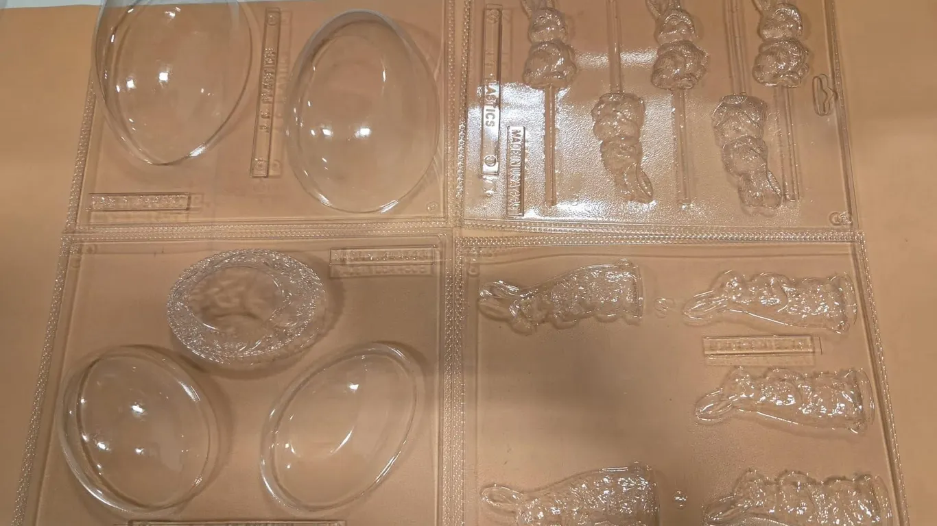 4 pk Plastic Easter Molds