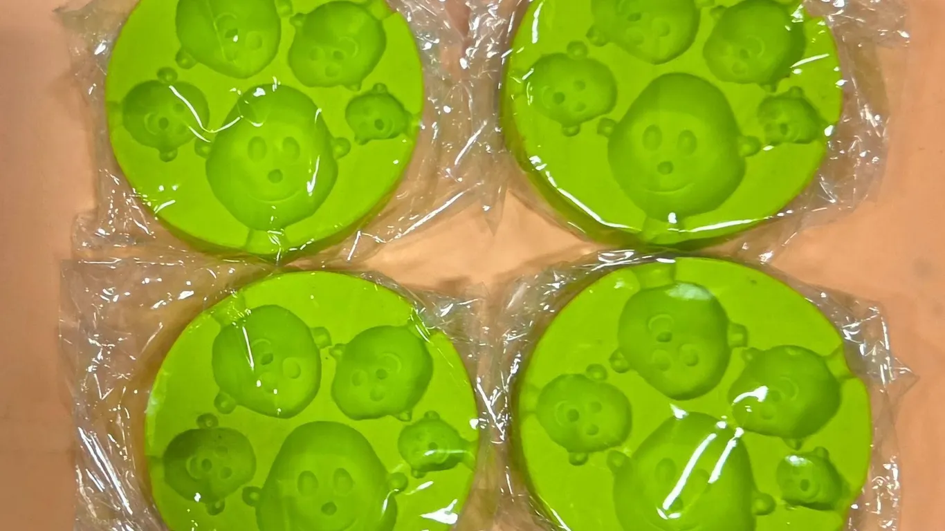4 pk Silicone Many Faces Mold
