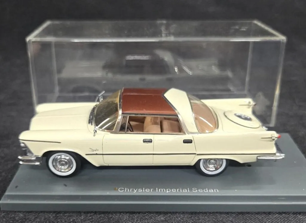 1:43 Scale 1957 Chrysler Imperial Crown