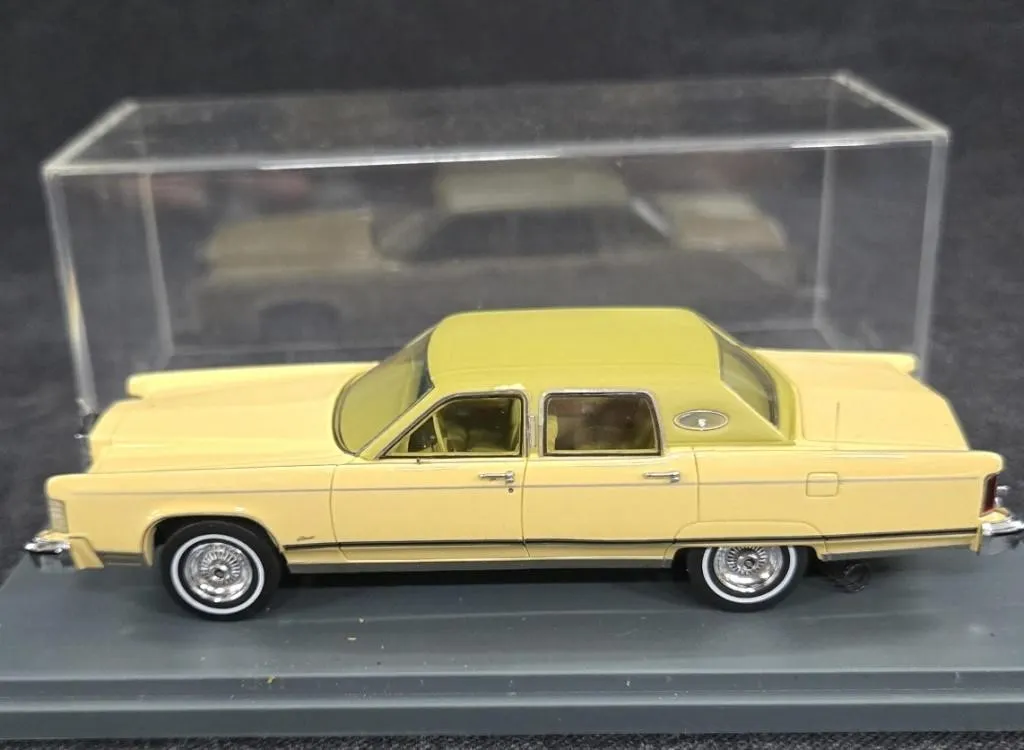 1/43 Scale Resin Model 1977 Lincoln Continental