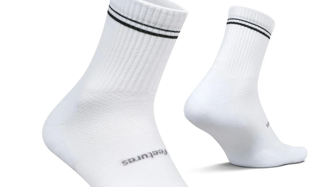 Feetures Max Cushion Quarter Running Socks Small