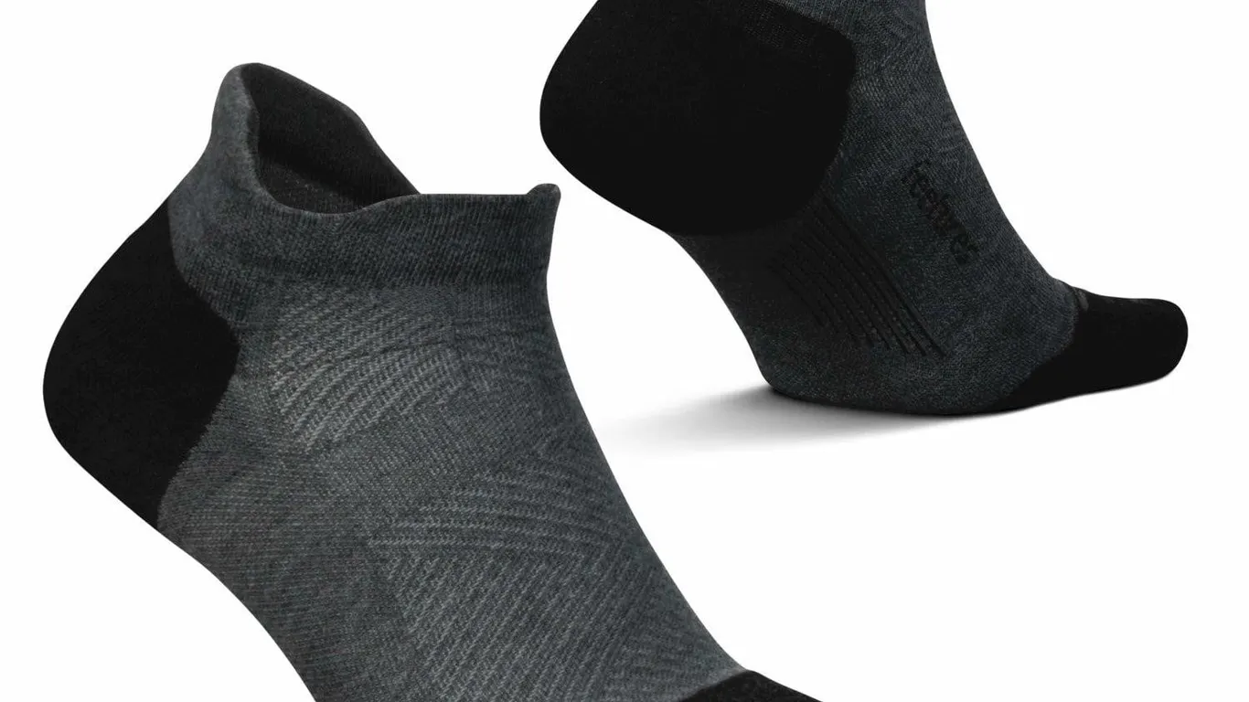 Feetures Elite Max Cushion No Show Tab Socks M