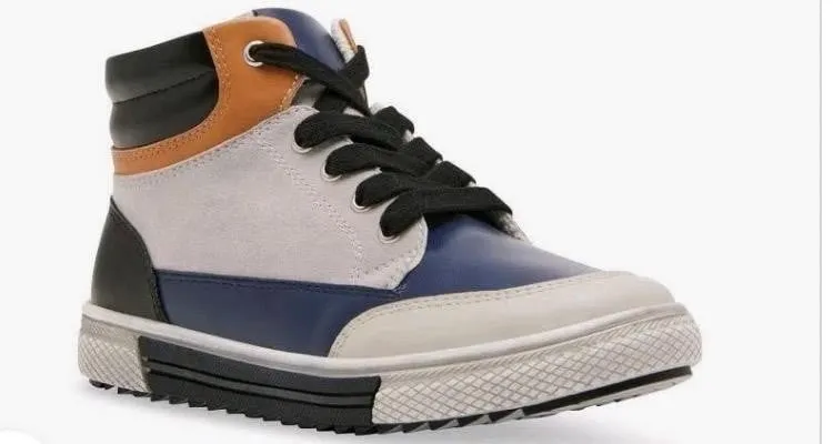 Steve Madden Boys Sneaker Size 3