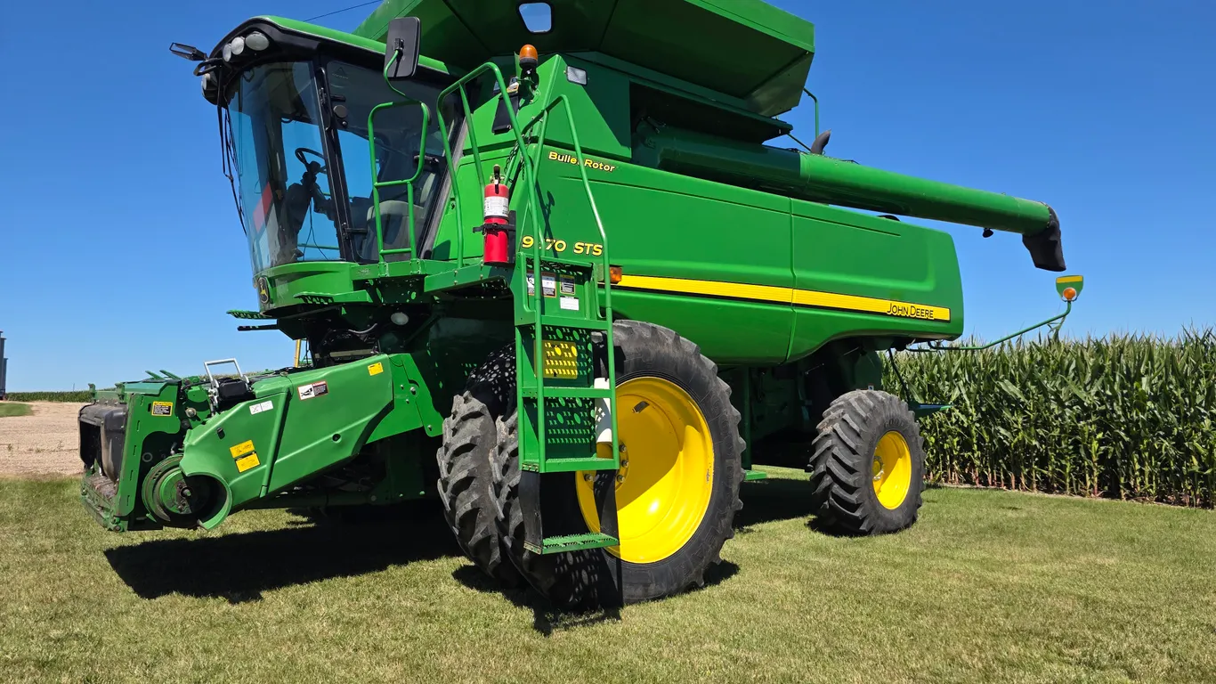 2011 John Deere 9670 STS Combine, 2,350/3,280 Sep/Engine Hours, Rear Chopper, Maurer Hopper Top Exte