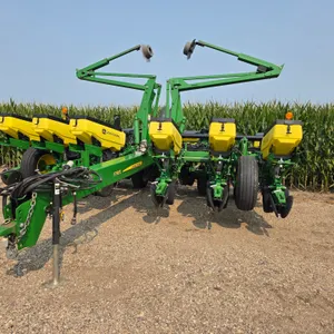 2015 John Deere 1765 12 Row 30” Front Fold Planter, Hydraulic Drives and Row Shut Offs, 3 Bushel Box